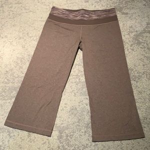 Lululemon grey wide leg crop pant - size 8